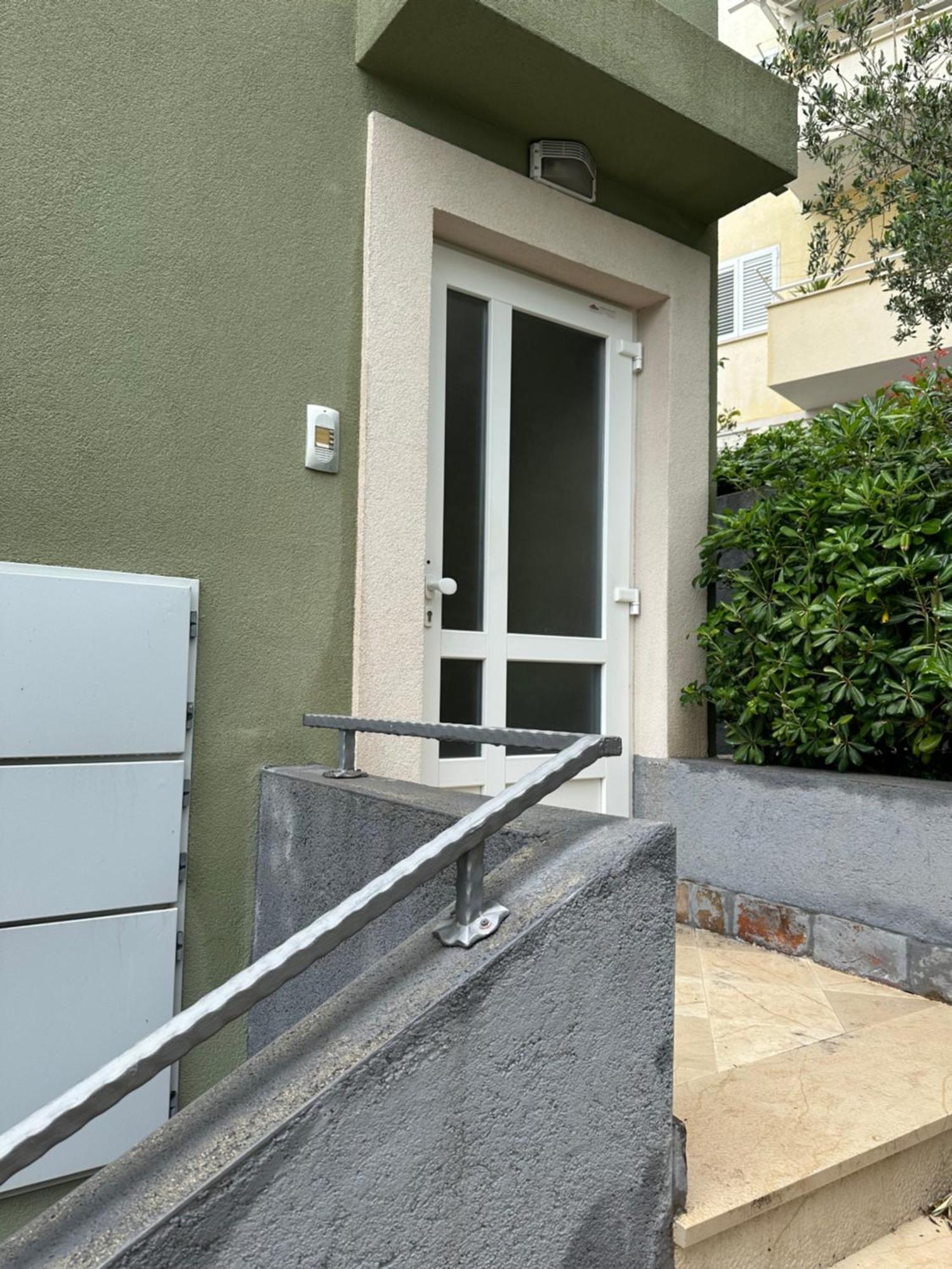 Apartments Dalmacija Tucepi Exterior photo